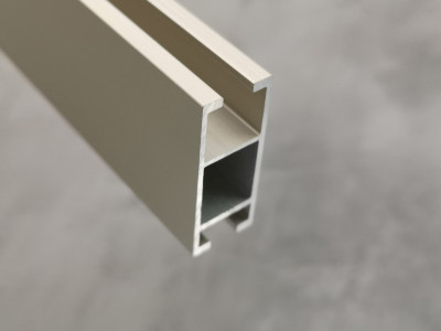 Профіль Quadrum Скарлайн сталь матова 2.5 м